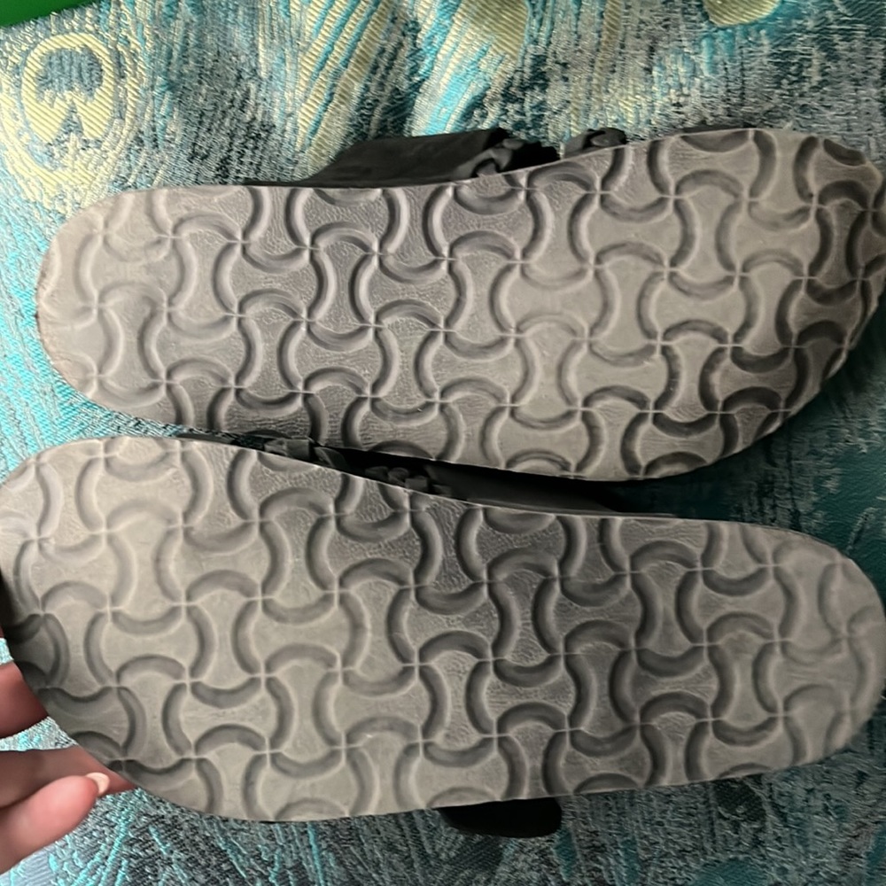 Sandals - Picture 2 of 3